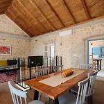 Mara Villa