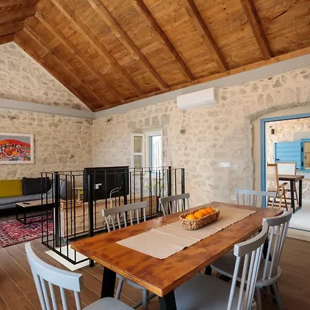 Mara Villa